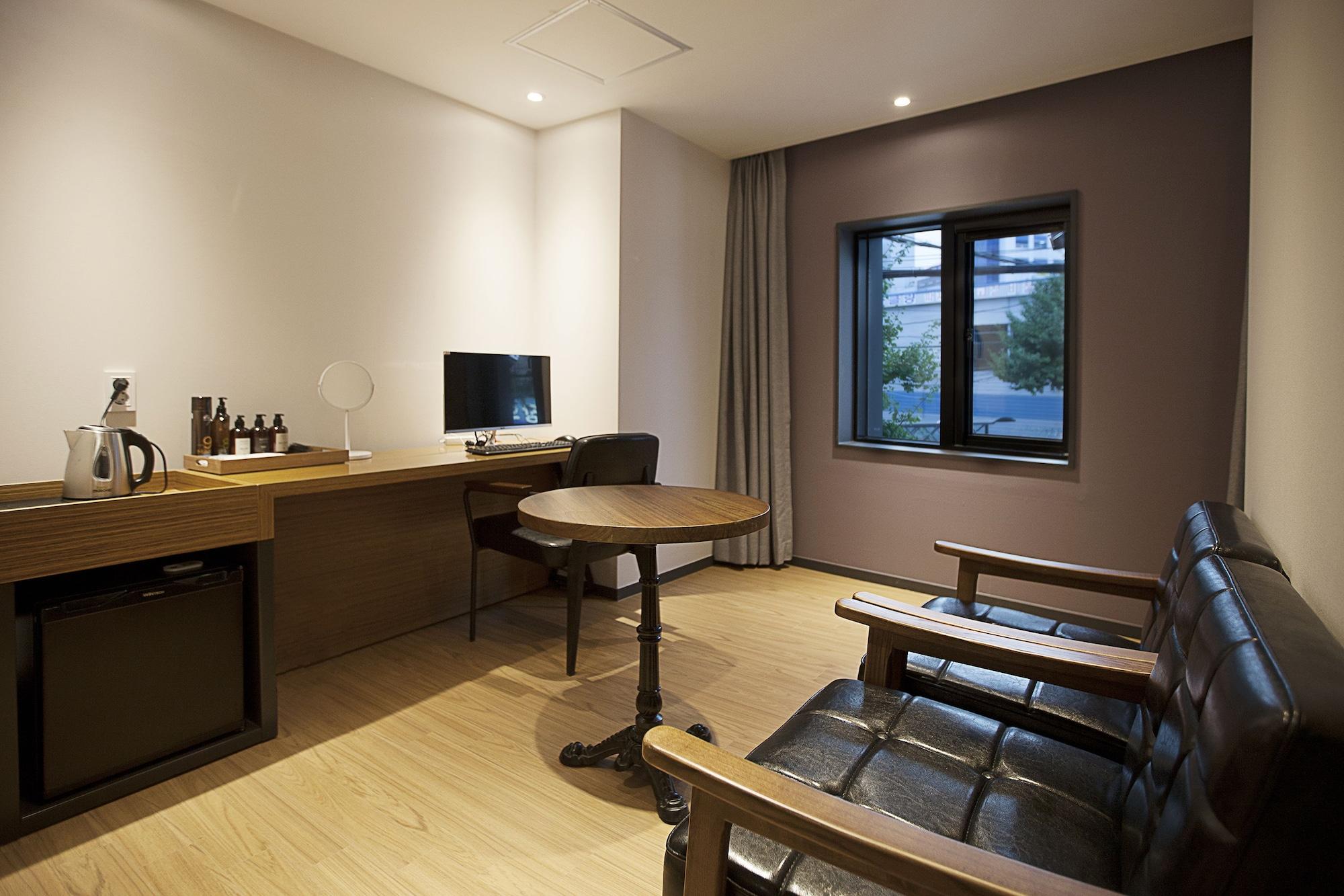 Brown Dot Hotel Changwon Exterior foto