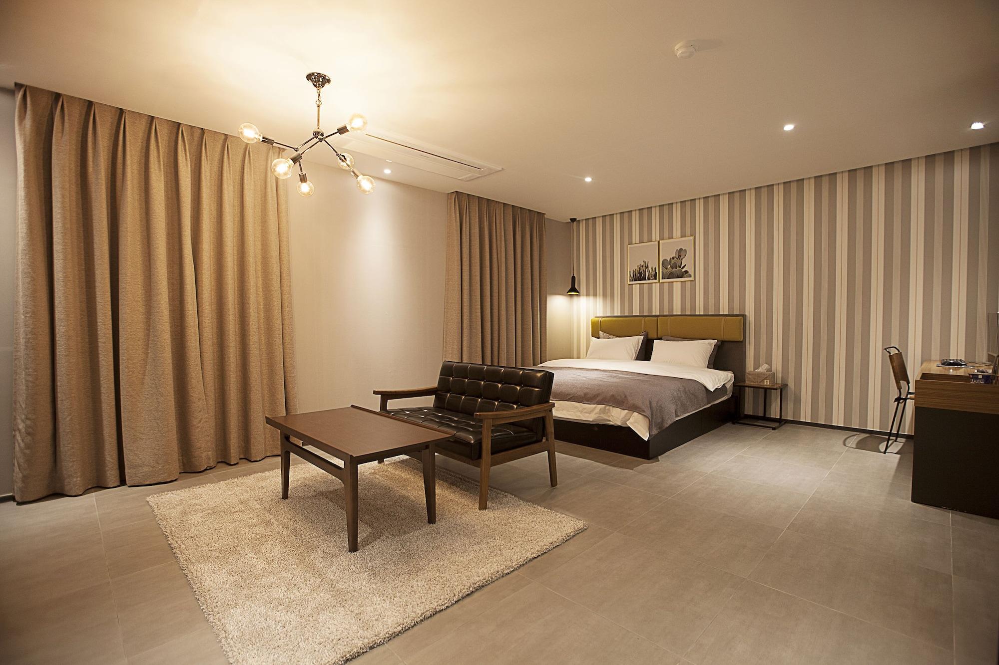 Brown Dot Hotel Changwon Exterior foto