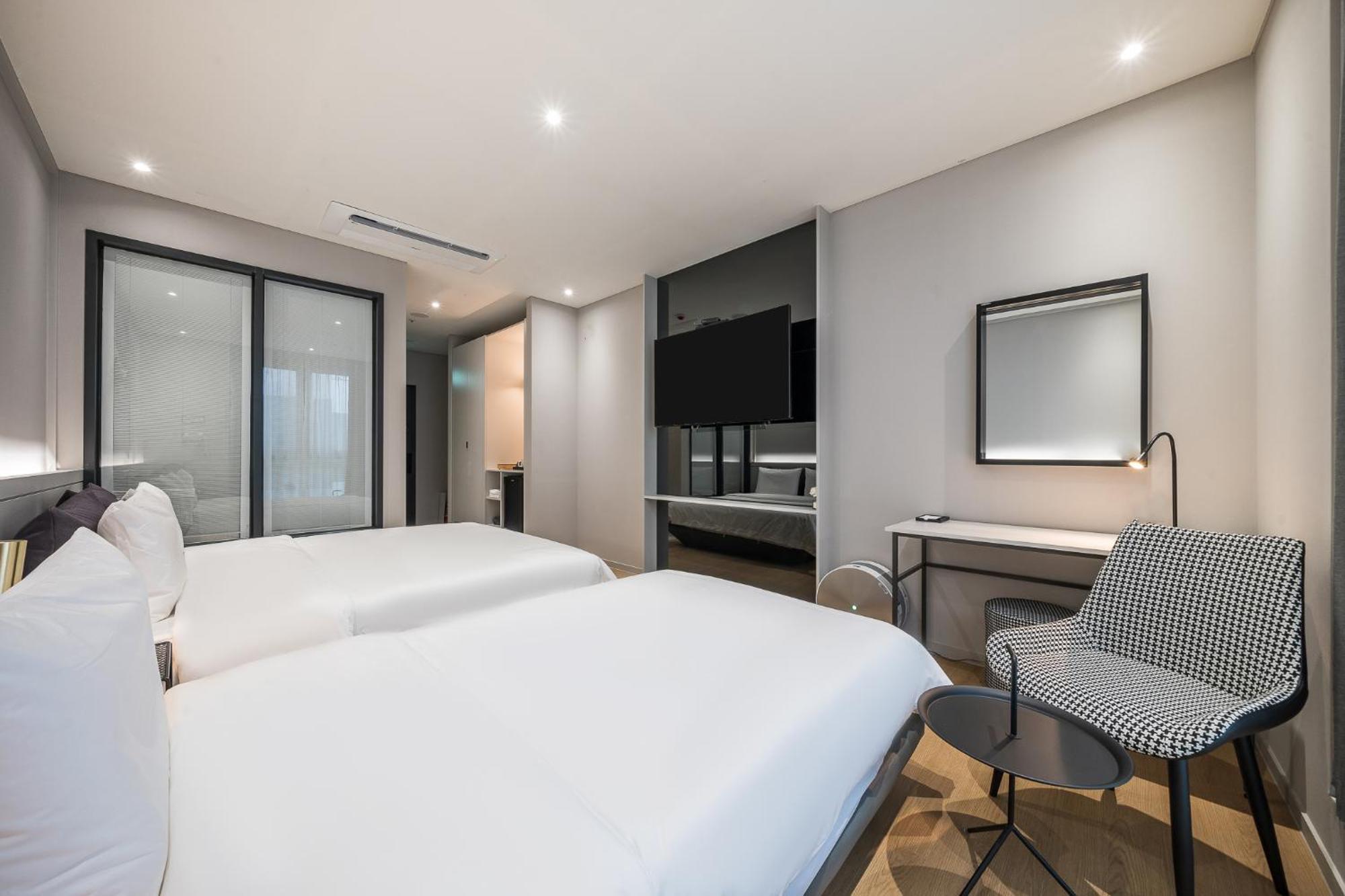 Brown Dot Hotel Changwon Exterior foto