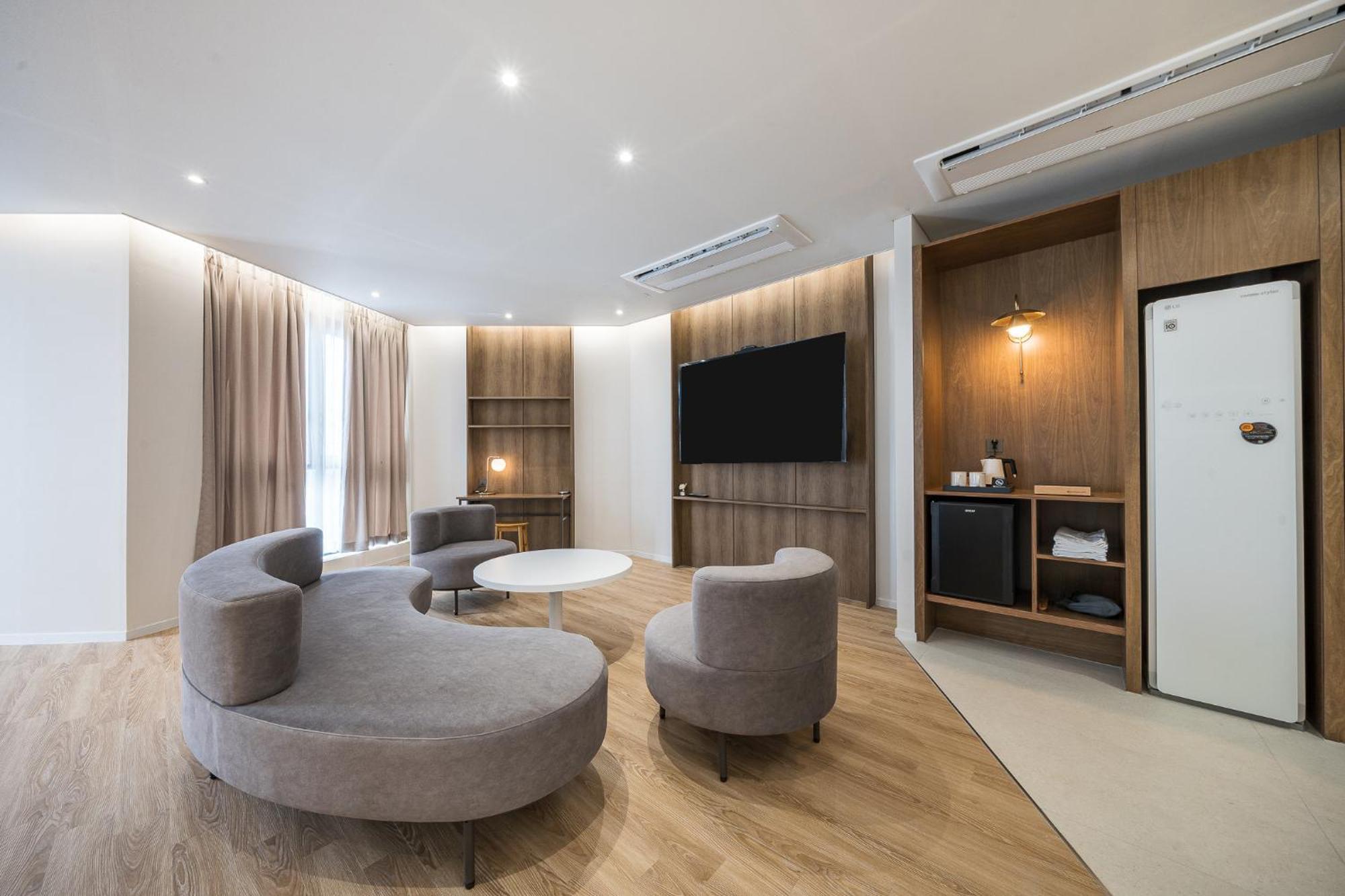 Brown Dot Hotel Changwon Exterior foto