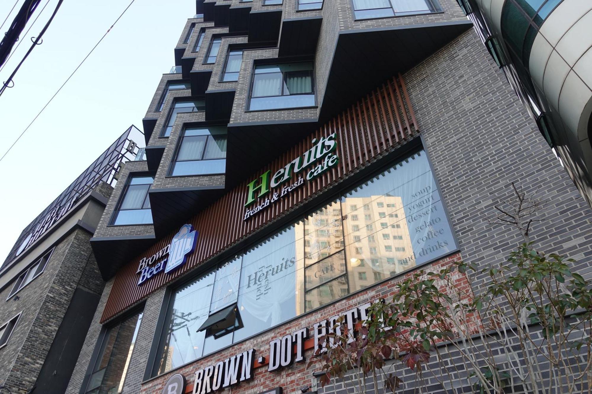 Brown Dot Hotel Changwon Exterior foto
